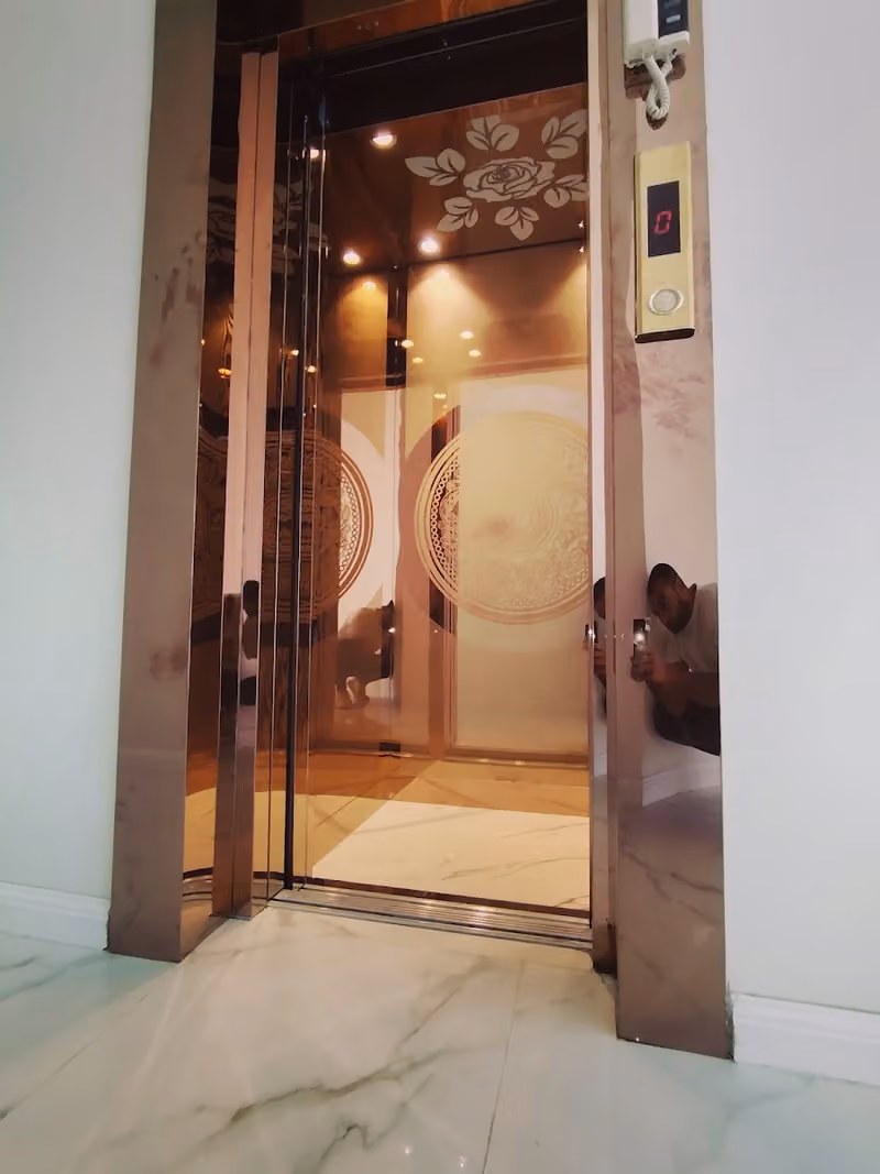 فن الاعمال للمصاعد Business Art Elevators