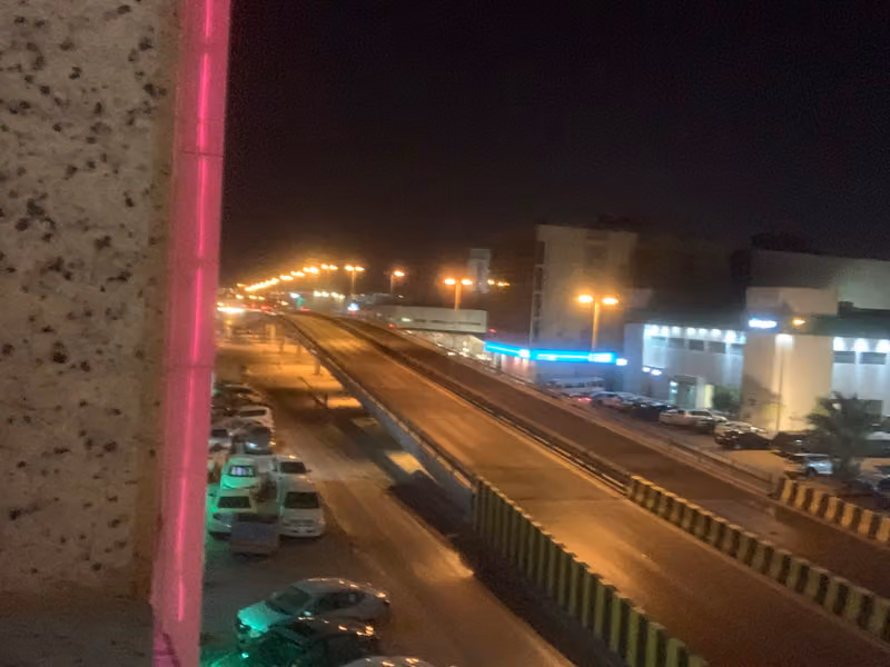 فندق القبه الذهبيه و بقرب مدينة الملك سعود الطبيه