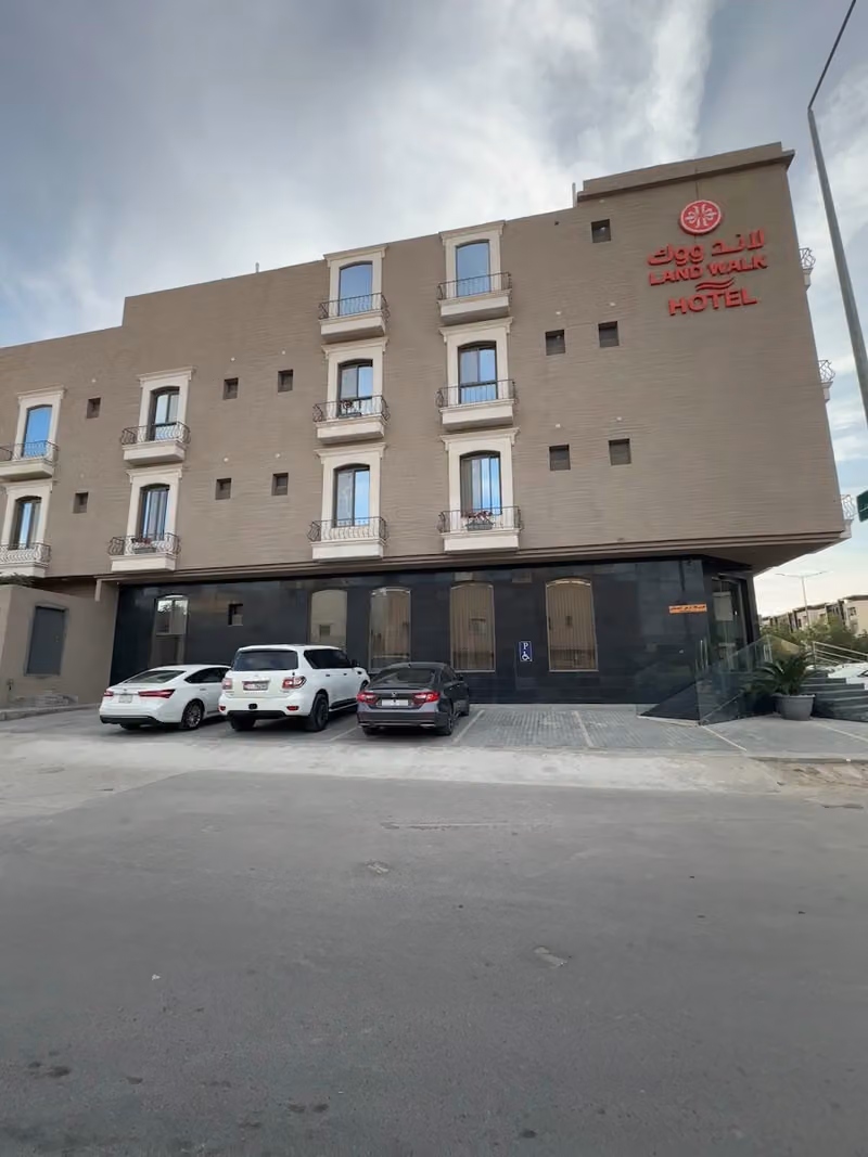 فندق لاند ووك -LAND WALK HOTEL