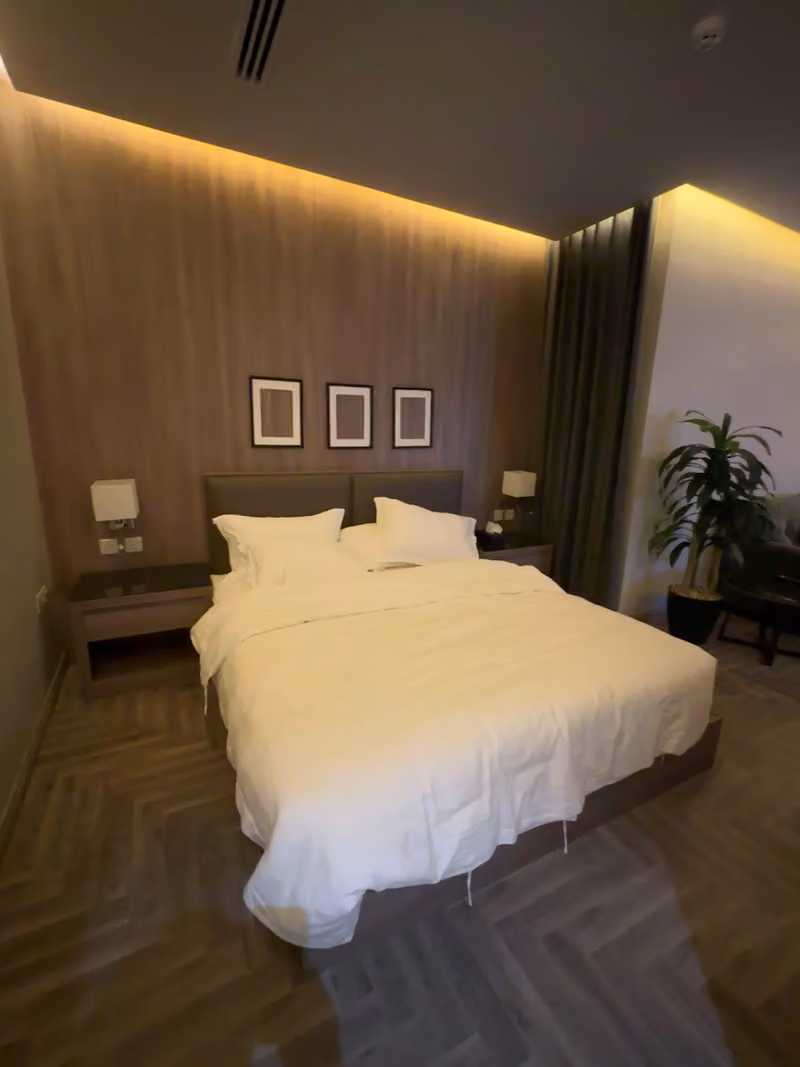 فندق لاند ووك -LAND WALK HOTEL