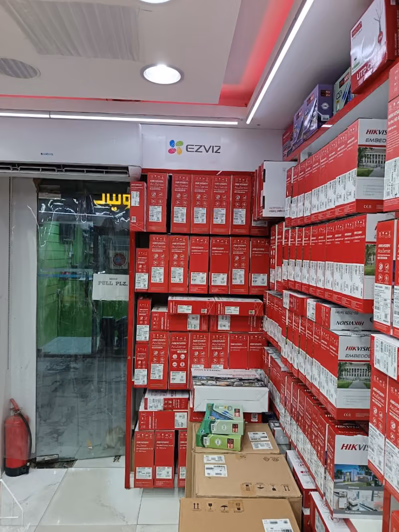 فني شبكات و كاميرات مراقبة