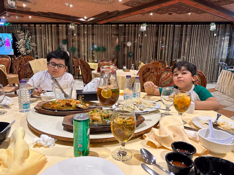 مطعم التنين الذهبي