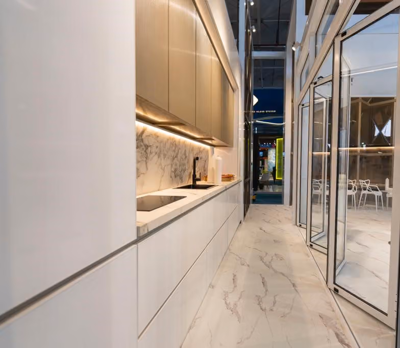 Granada Aluminium Takasusi Showroom( معرض غرناطة / التخصصي )
