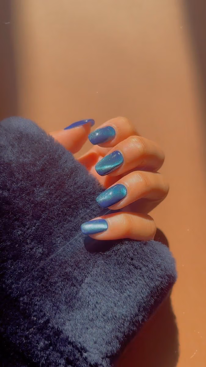 GRAY NAILS