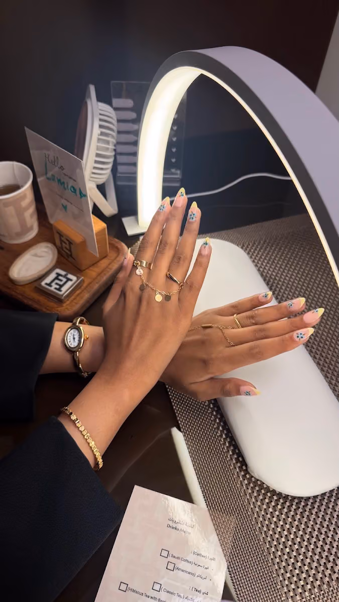 H2 Nails