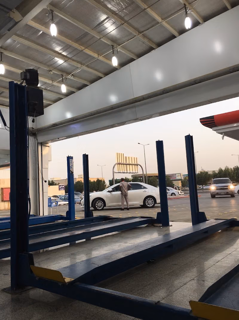 هاي تك فحص كمبيوتر سيارات المركز الرئيسي High Tech Computer Inspection Main Center Cars