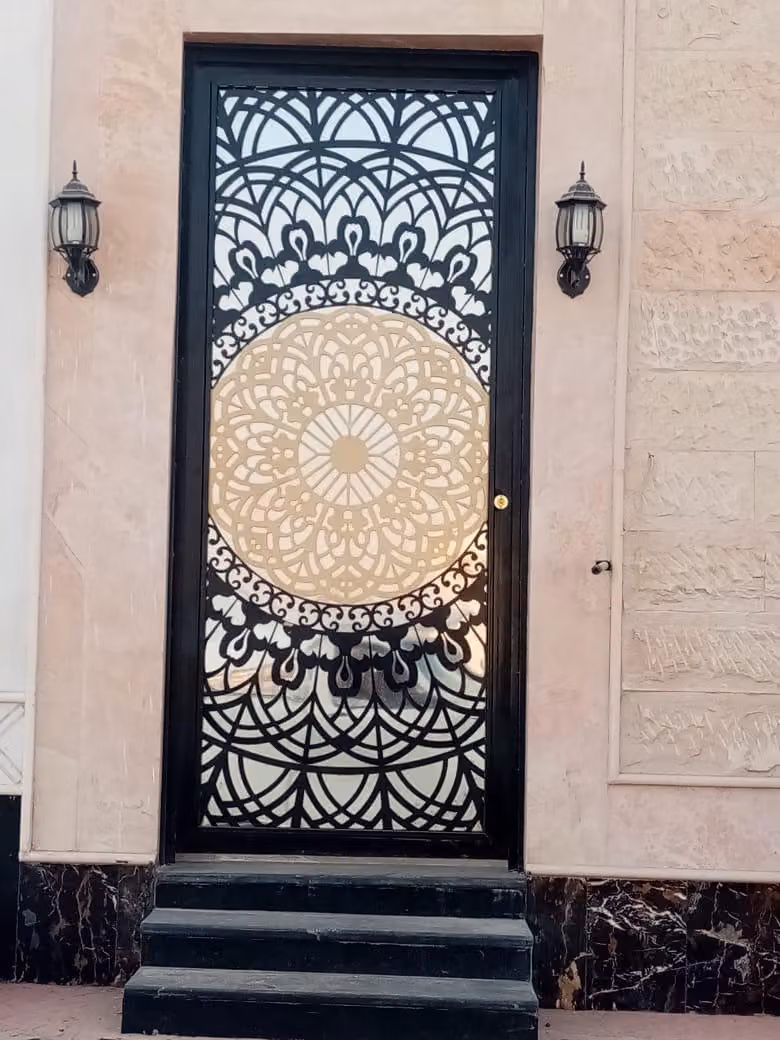 حداد المونيم قرميد سواتر هناجر ابواب حديد باب ليزر باب المونيم