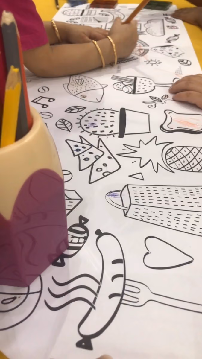 حضانه الأيادي الصغيره