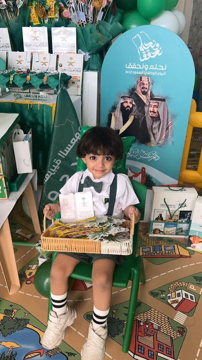 حضانة ومركز المستكشف الصغير