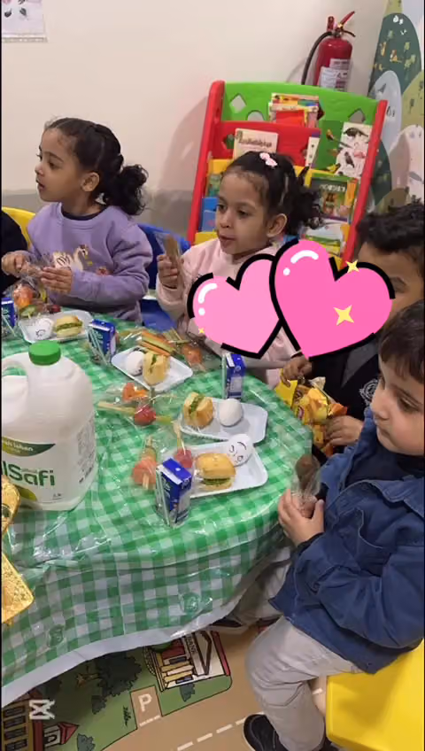 حضانة ومركز المستكشف الصغير