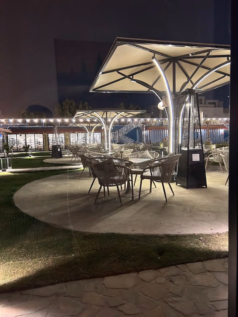Hi Five Lounge & Cafe | مقهى هاي فايف لاونج