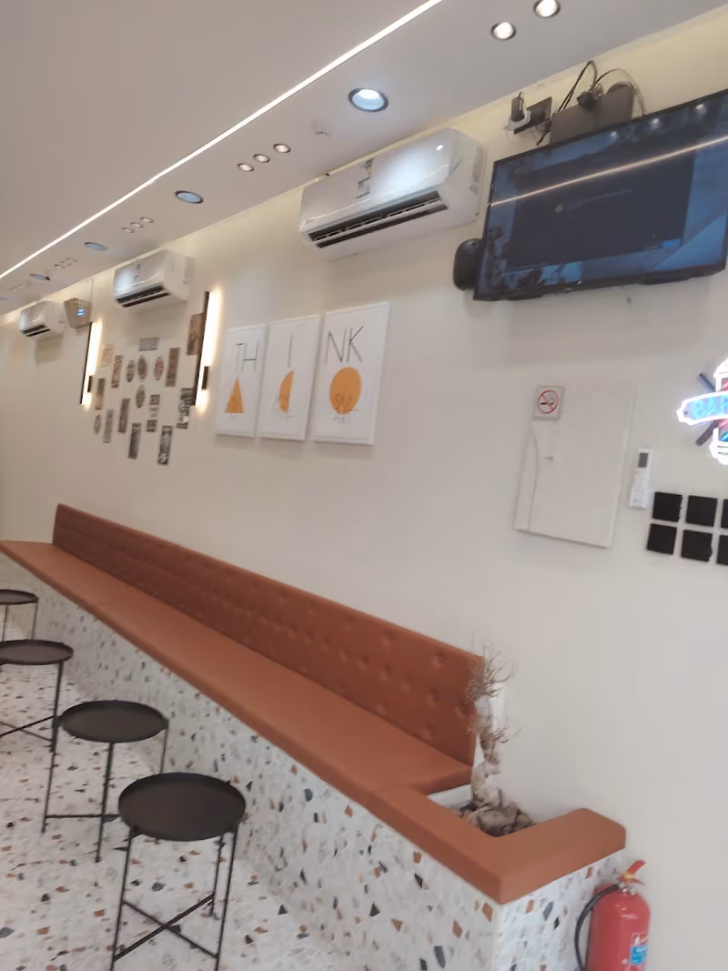 حلاق 84 Barber
