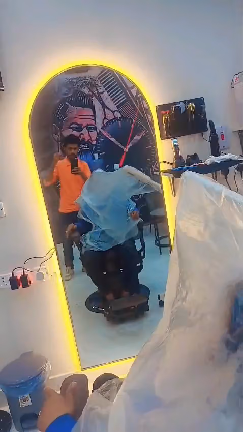 حلاق عالم جمالك