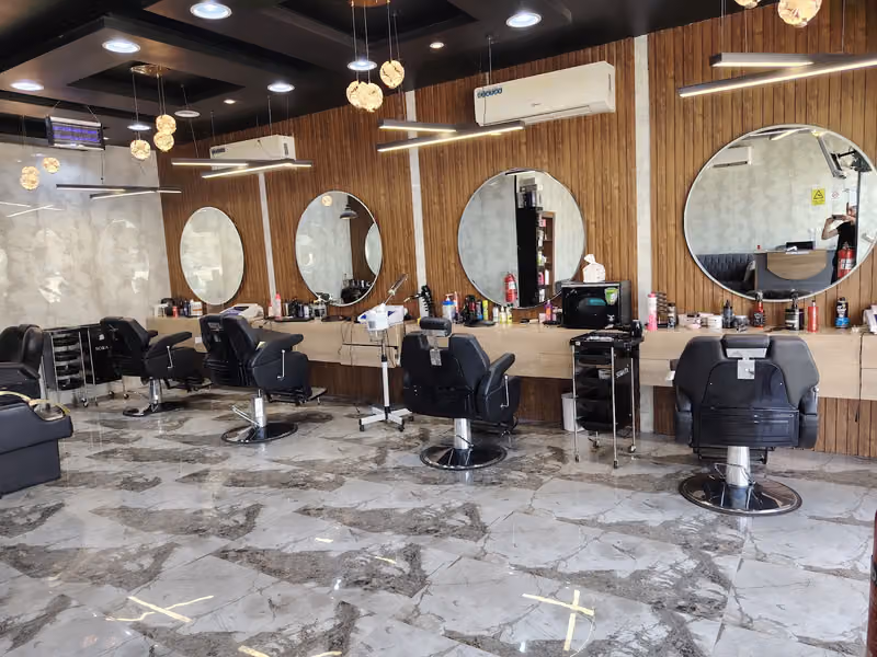 حلاق ابداع قمة التاج للحلاقة