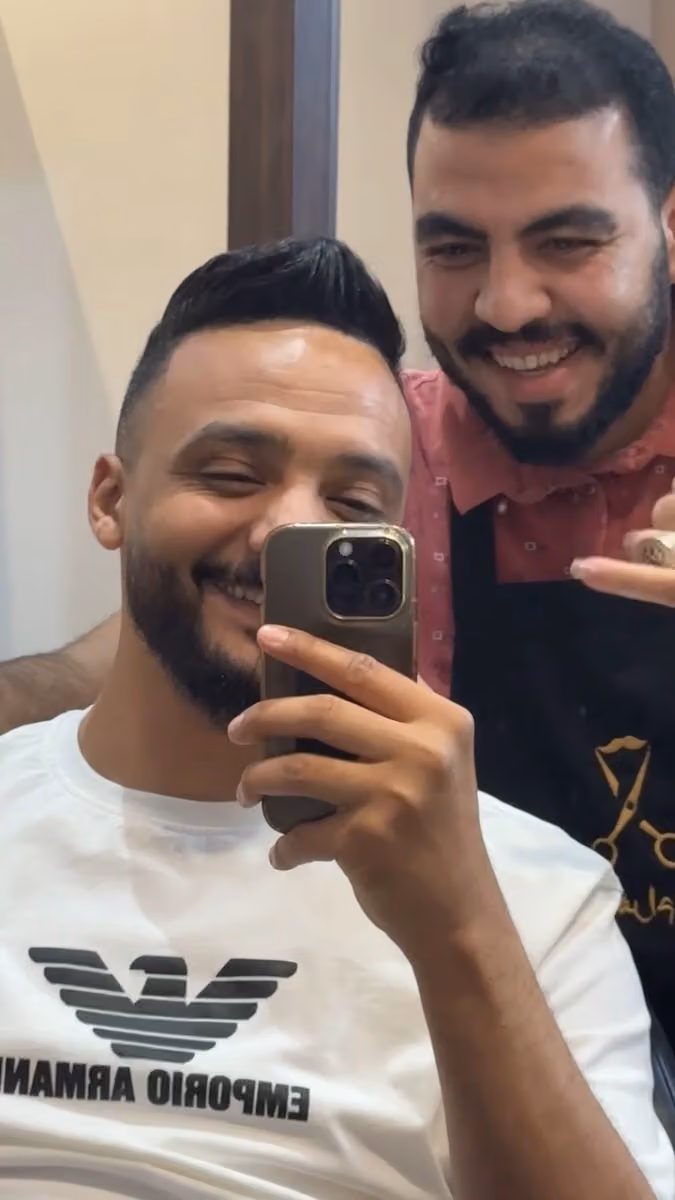 حلاق الأهرام الذهبية