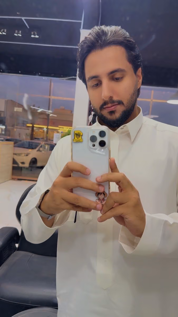 حلاق الفتى الذهبي