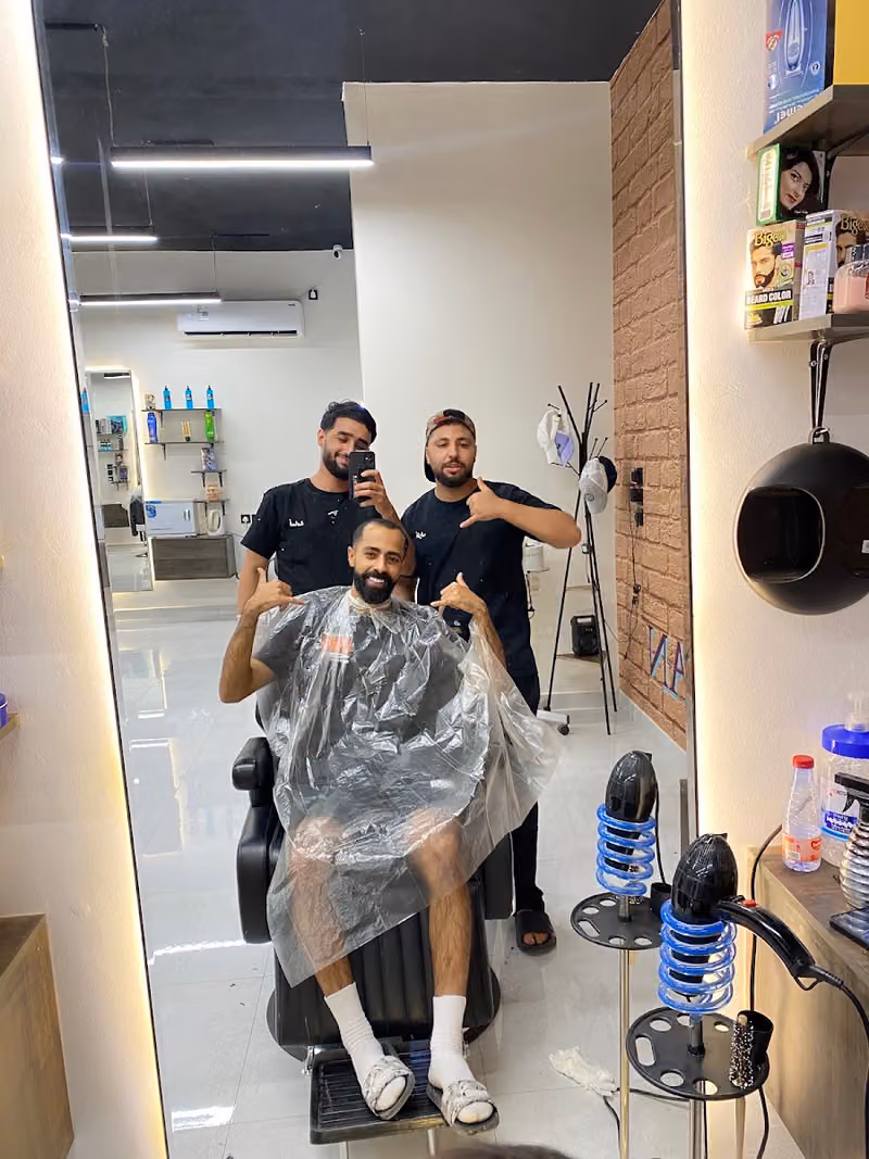 حلاق الملتقى الانيق للحلاقه