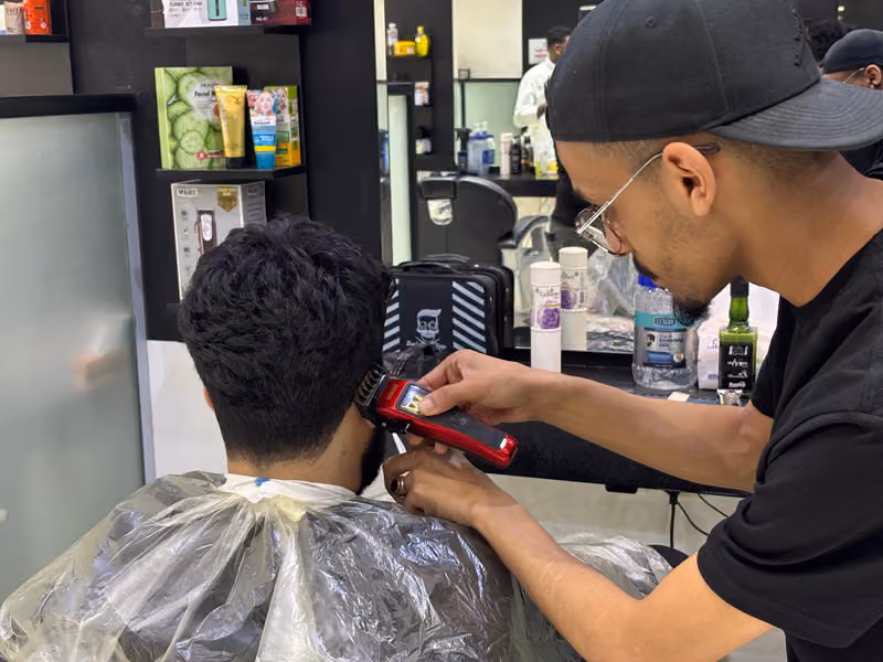 حلاق المشاهيرCelebrity Barber wnasat