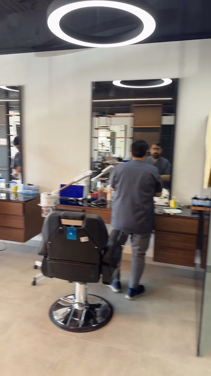 حلاق الرجل الدبلوماسي
