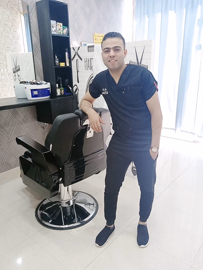 حلاق أنامل محترفة