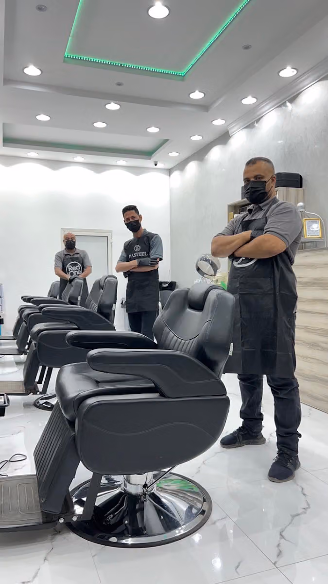 حلاق عنوان المشاهير