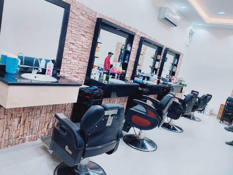 حلاق اربعة اخوان للحلاقة Barber Shop