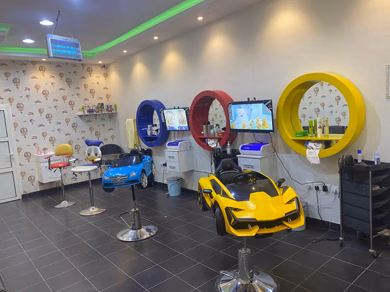 حلاق اطفال صالون عالم الطفل kid’s world sallon