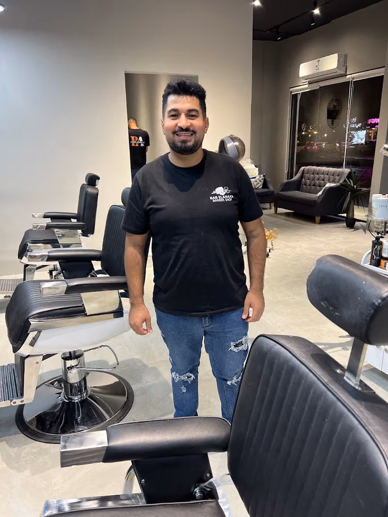 حلاق باب الأناقة للحلاقة - Bab AlEnaka Barbershop