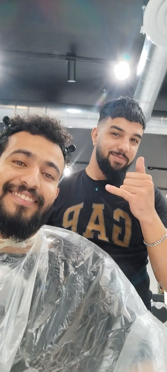 حلاق مجد وعز