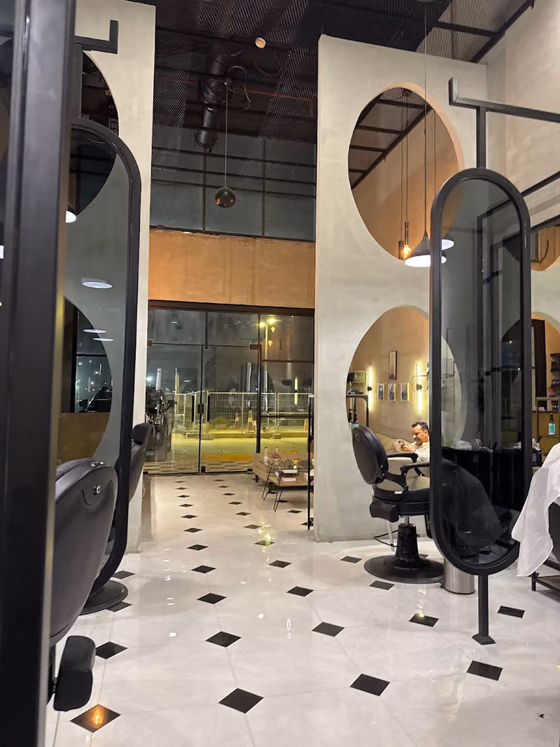 حلاق ميرور | Mirror Barbershop