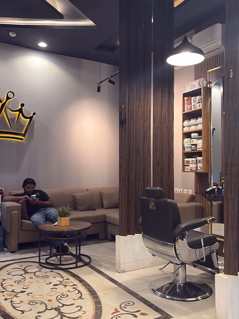 حلاق تاج عرقة