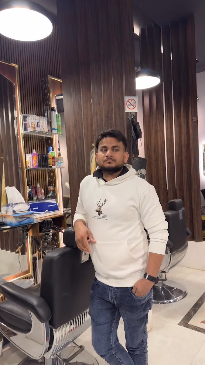 حلاق تاج عرقة