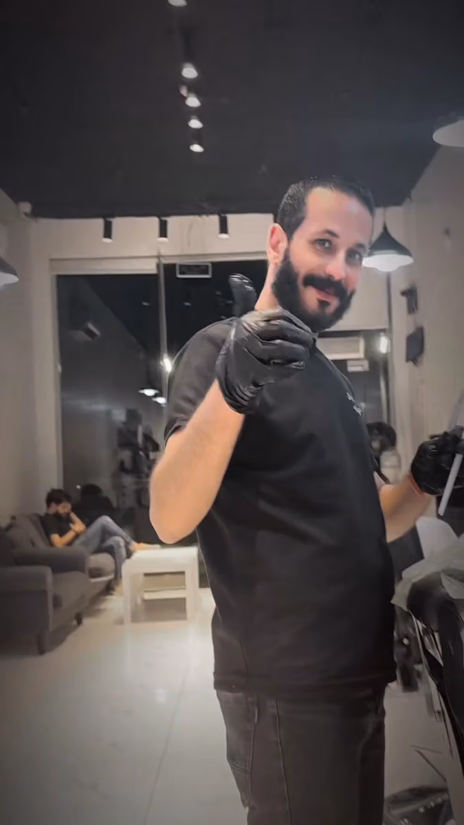 حلاق تنال الرمال