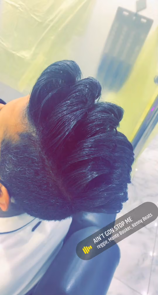 حلاق وجوه للحلاقة