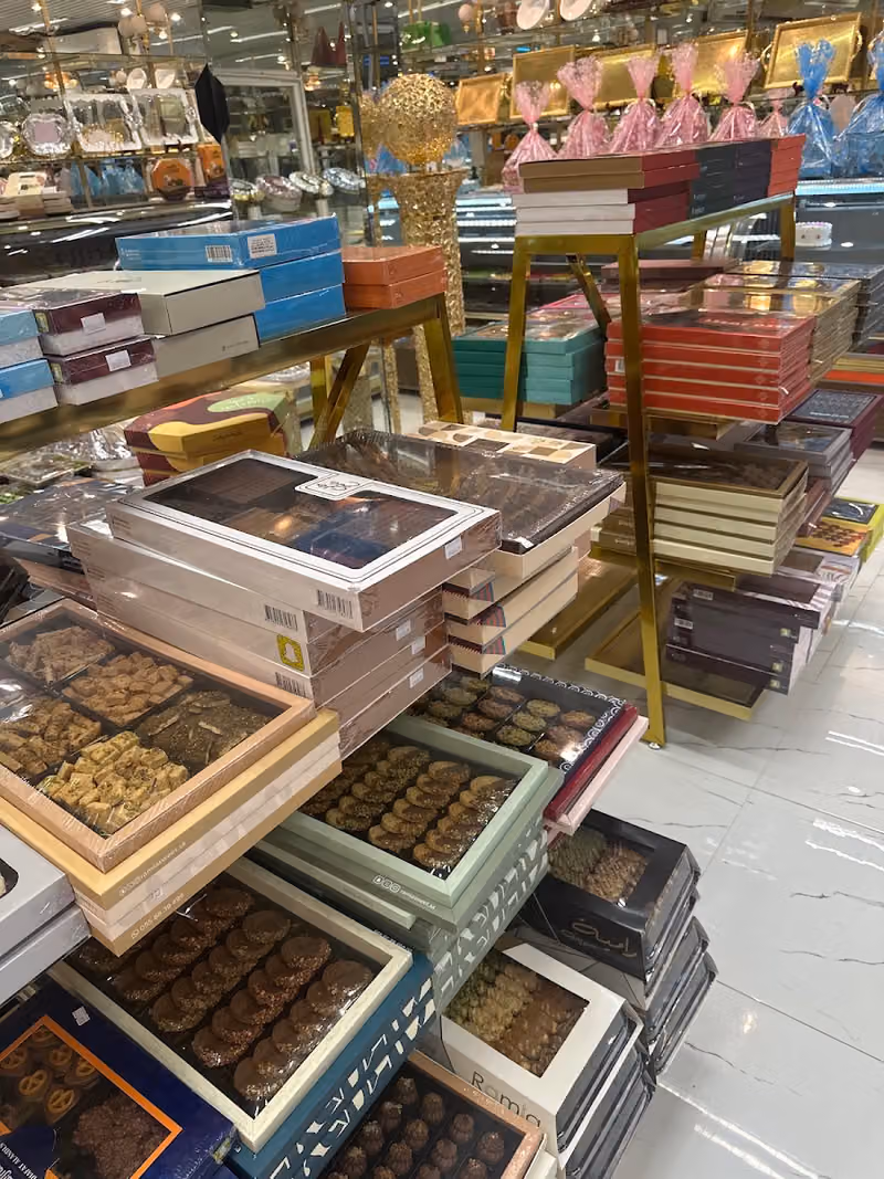 حلويات أرض الآمال