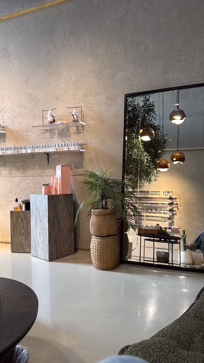 Holic Beauty Salon (Nailsholic) سابقاً