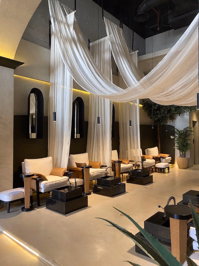 Holic Beauty Salon (Nailsholic) سابقاً