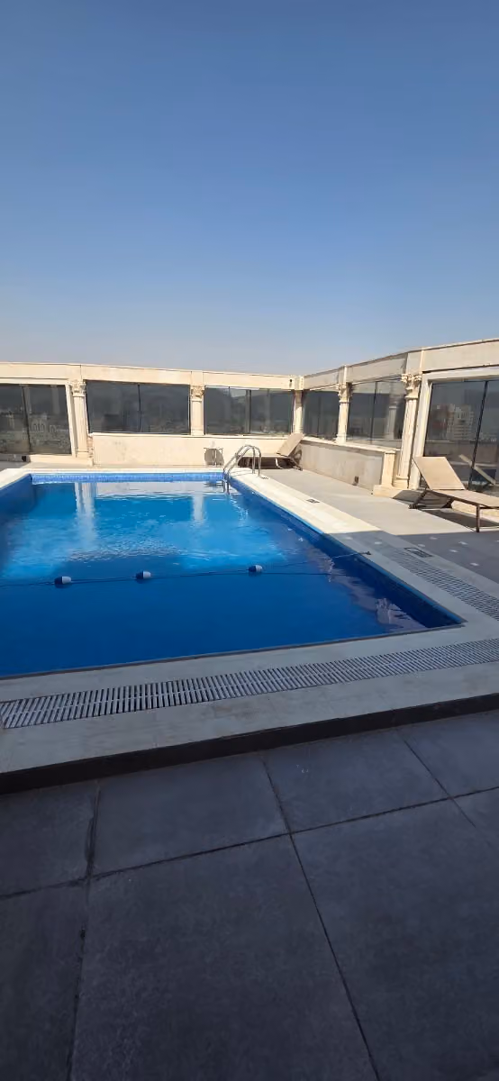 هوليدي ان طريق الملك عبدالعزيز الضباط