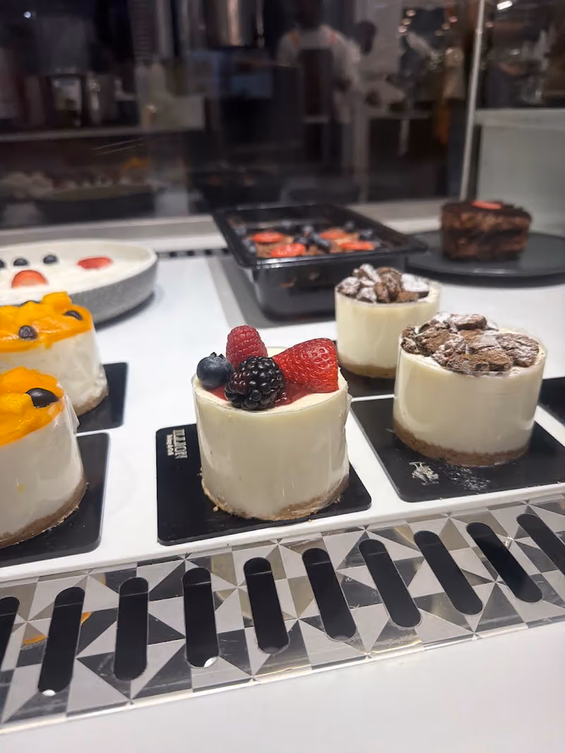 ILLION Bakery & Cafe