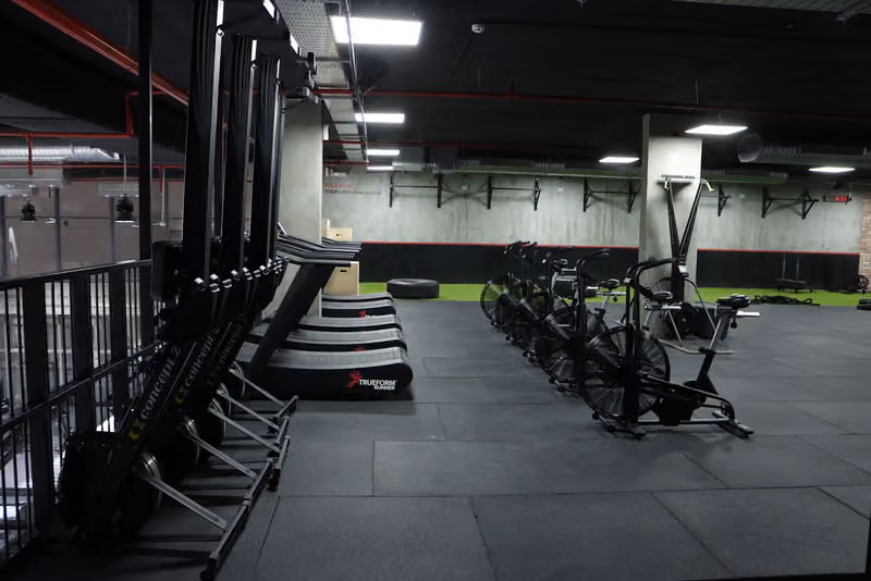 Interval Plus CrossFit - Takhassusi Men's & Women's Branch | نادي انترفل بلس كروسفت - طريق التخصصي للرجال والنساء