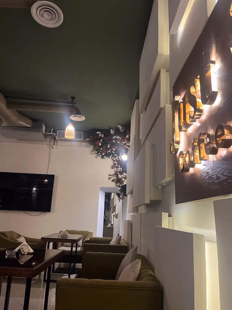JUST SMILE lounge & coffee
