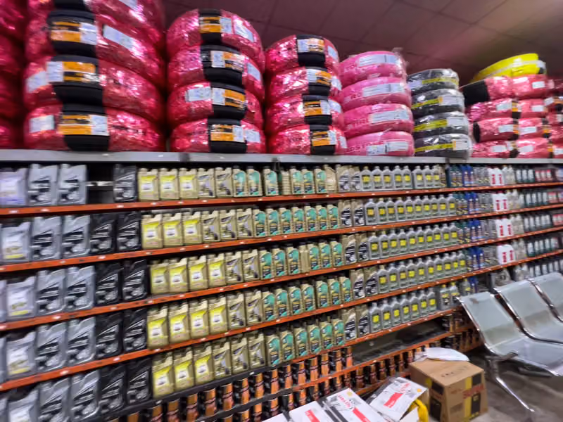 كفرات وبطاريات وزيت وغسيل سيارات