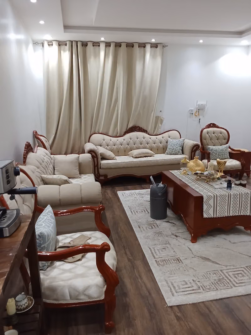 خالد العنيزي اللاثاث المستعمل