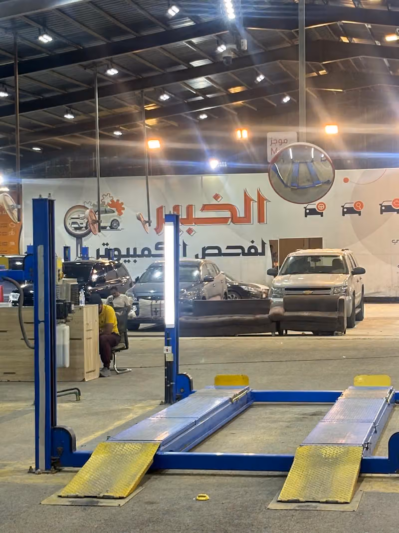 خبير تأمين السيارات