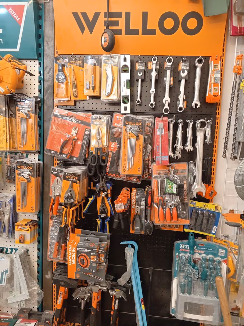 كهرباء وسباكةوبويا Electric Plumbing and Paint