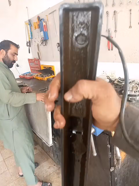 كهربائي سيارات حسن