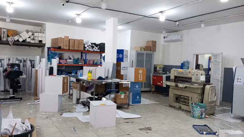 خطاط الريشة الذهبية