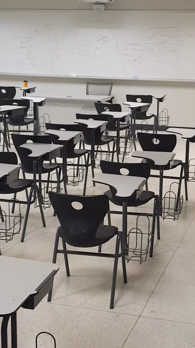 كلية الاقتصاد والعلوم الإدارية مبنى 305