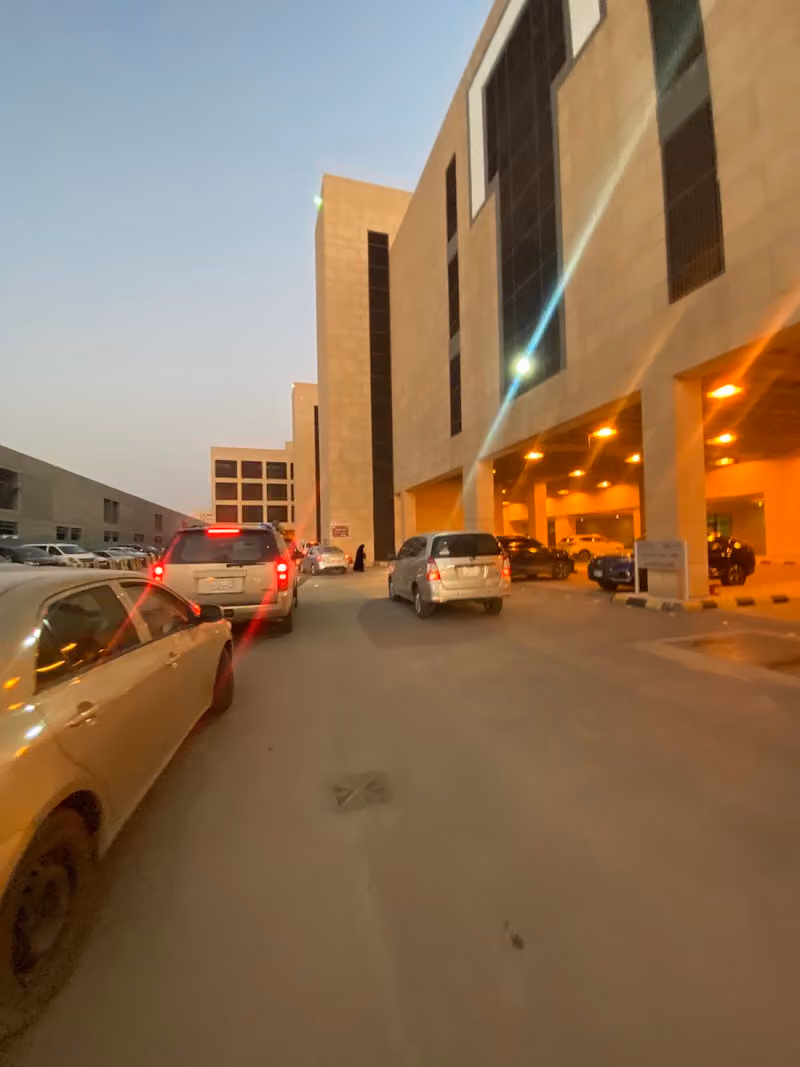 كلية الطب و كلية اللغات والترجمة -قسم الطالبات