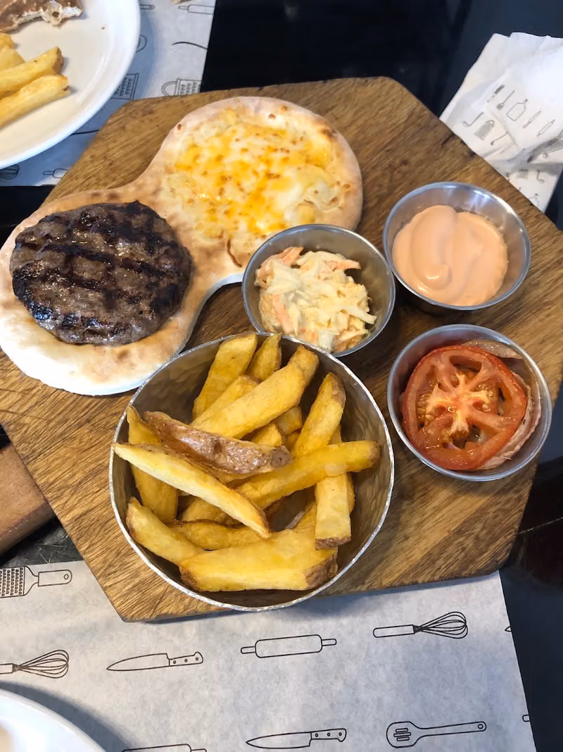 Lamis Bistro